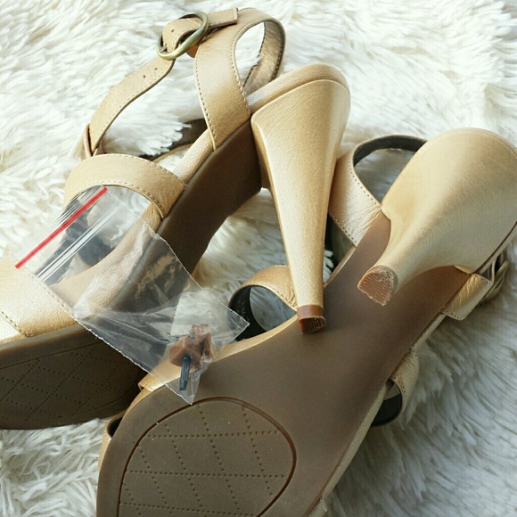 {Paolo} NIB Nude Killer Strappy Heels - Picture 8 of 8